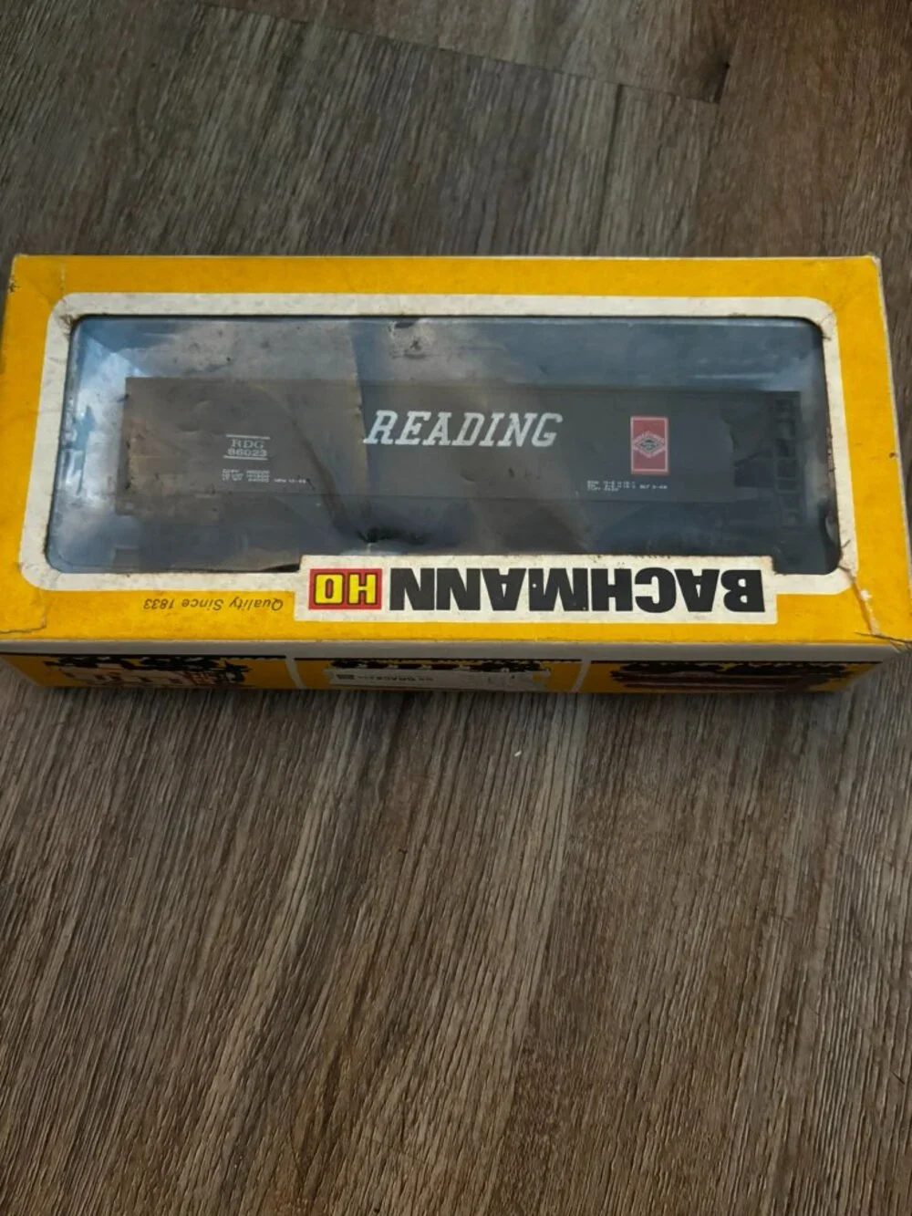 Bachmann HO 41' Quad Offset Hopper Reading 1023 Railroad Train display w/box